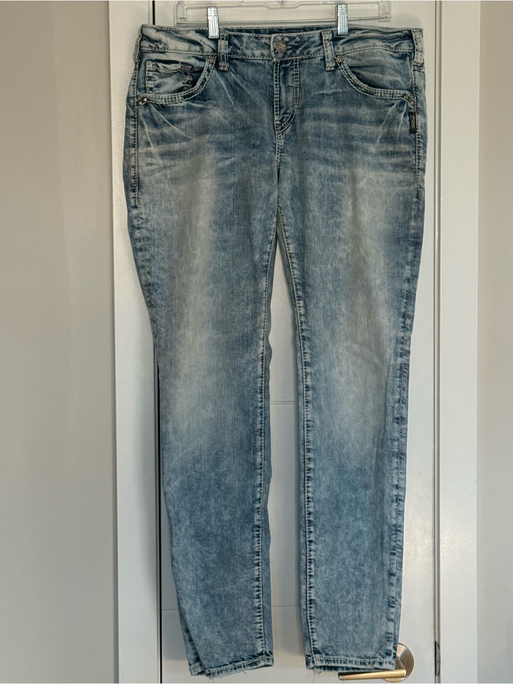 🌟 SILVER JEANS CO. - BOYFRIEND 🌟
Classic Stretch | Light Wash Jeans - Picture 2 of 11